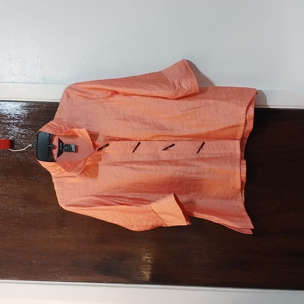 ALI Miles shirt w/ stand up collar.